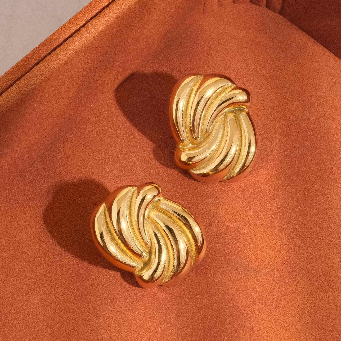 Ashton Wavy Studs